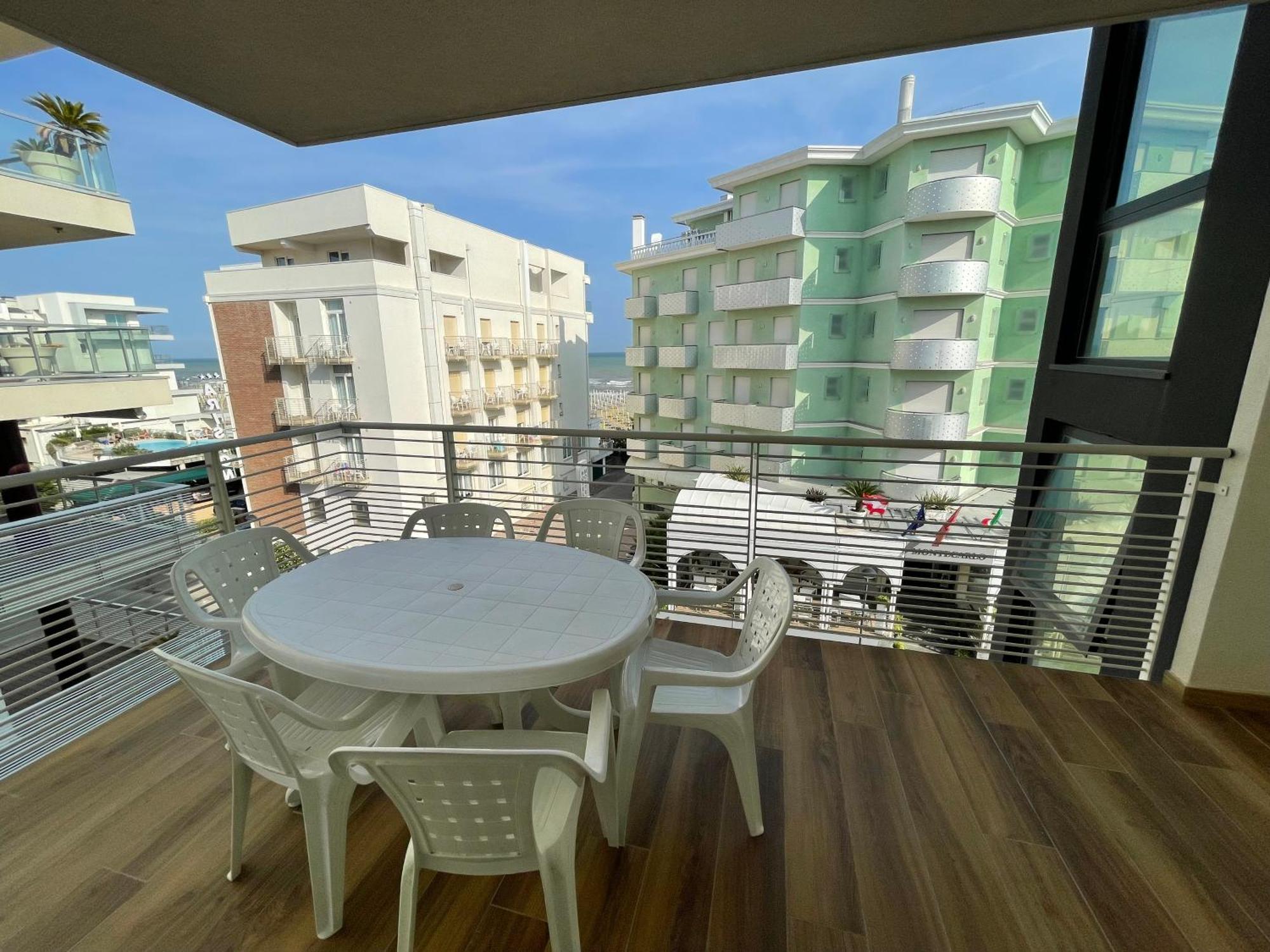 Marina Dream Beach Apartments With Sea View Terrace - Agenzia Cocal Каорле Экстерьер фото